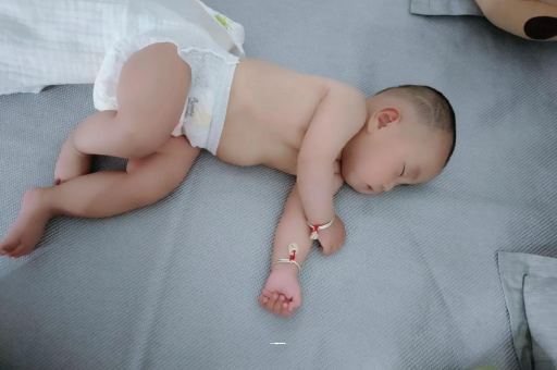 乌兰察布几个月宝宝会抬头